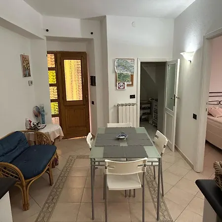 Apartment In Tipico Carugio Ligure *